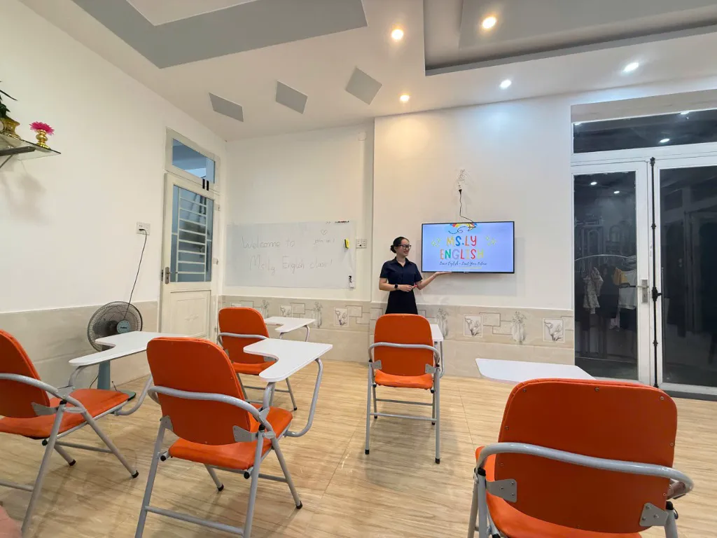 Học sinh tham gia các trò chơi tương tác tiếng Anh hào hứng tại Ms. Ly English